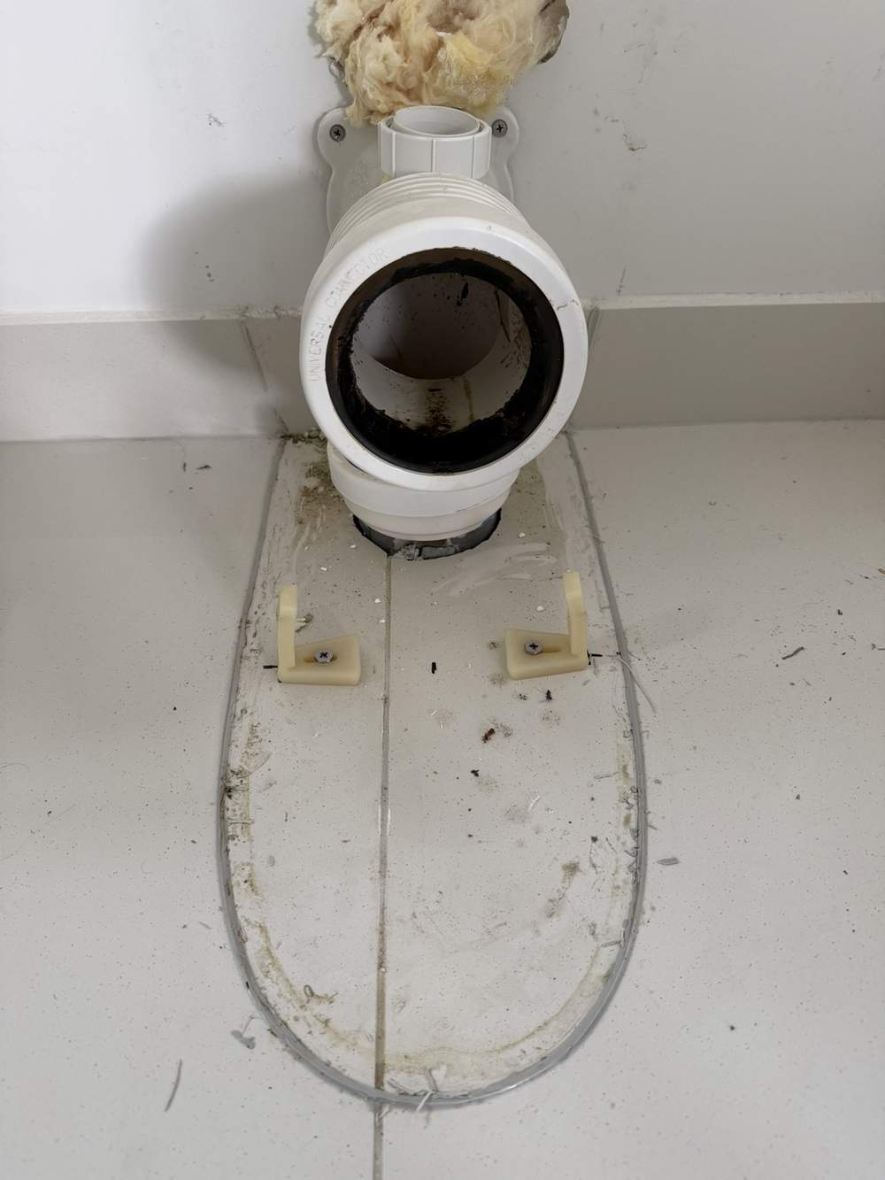 Faulty leaking toilet pan connector causing sewer odour in Endeavour Hills